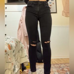 American Eagle black skinny jeans ripped knee